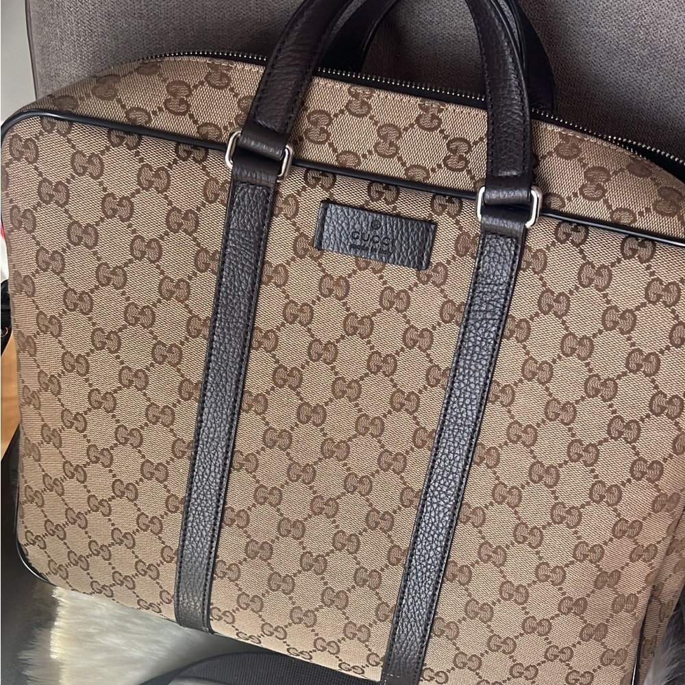 New Gucci tote bag. Comes with original dust bag